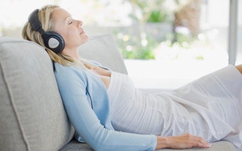 La música como intervención de enfermería para el dolor en cinco países asiáticos